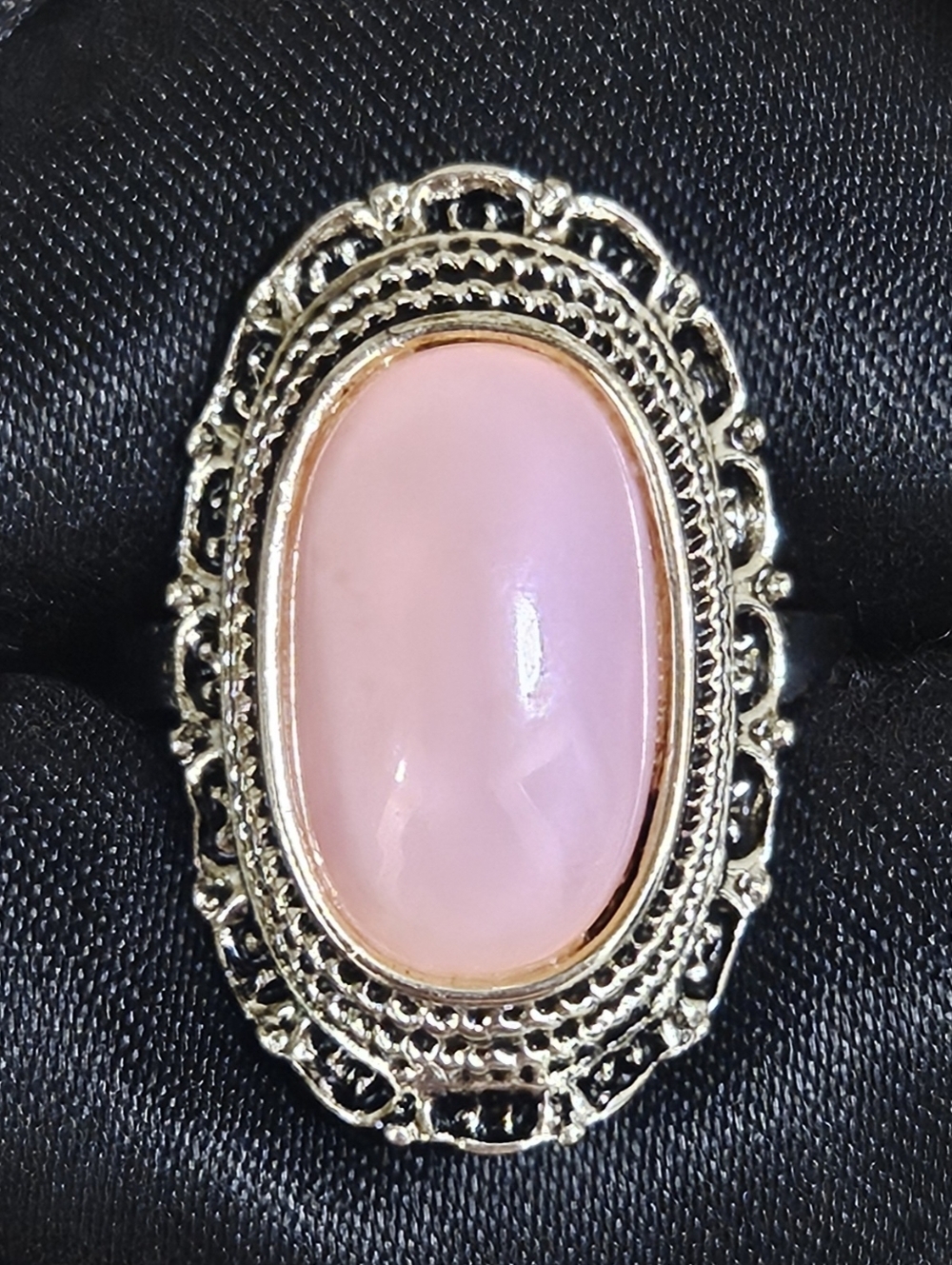 SILVER TONE OVAL PINK  MOOD RING CHANGING COLORS